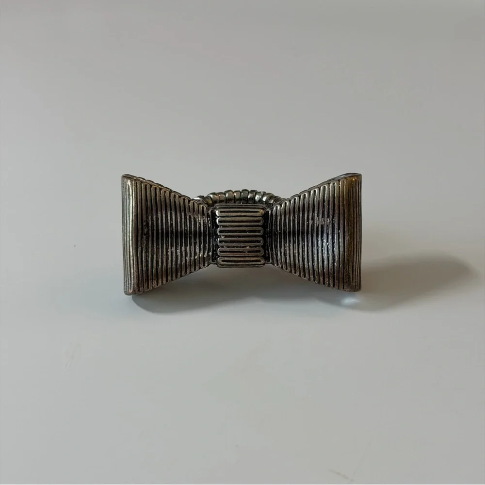 Silver Tone Bow Statement Ring – Adjustable Stretch Band - Picture 3 of 6